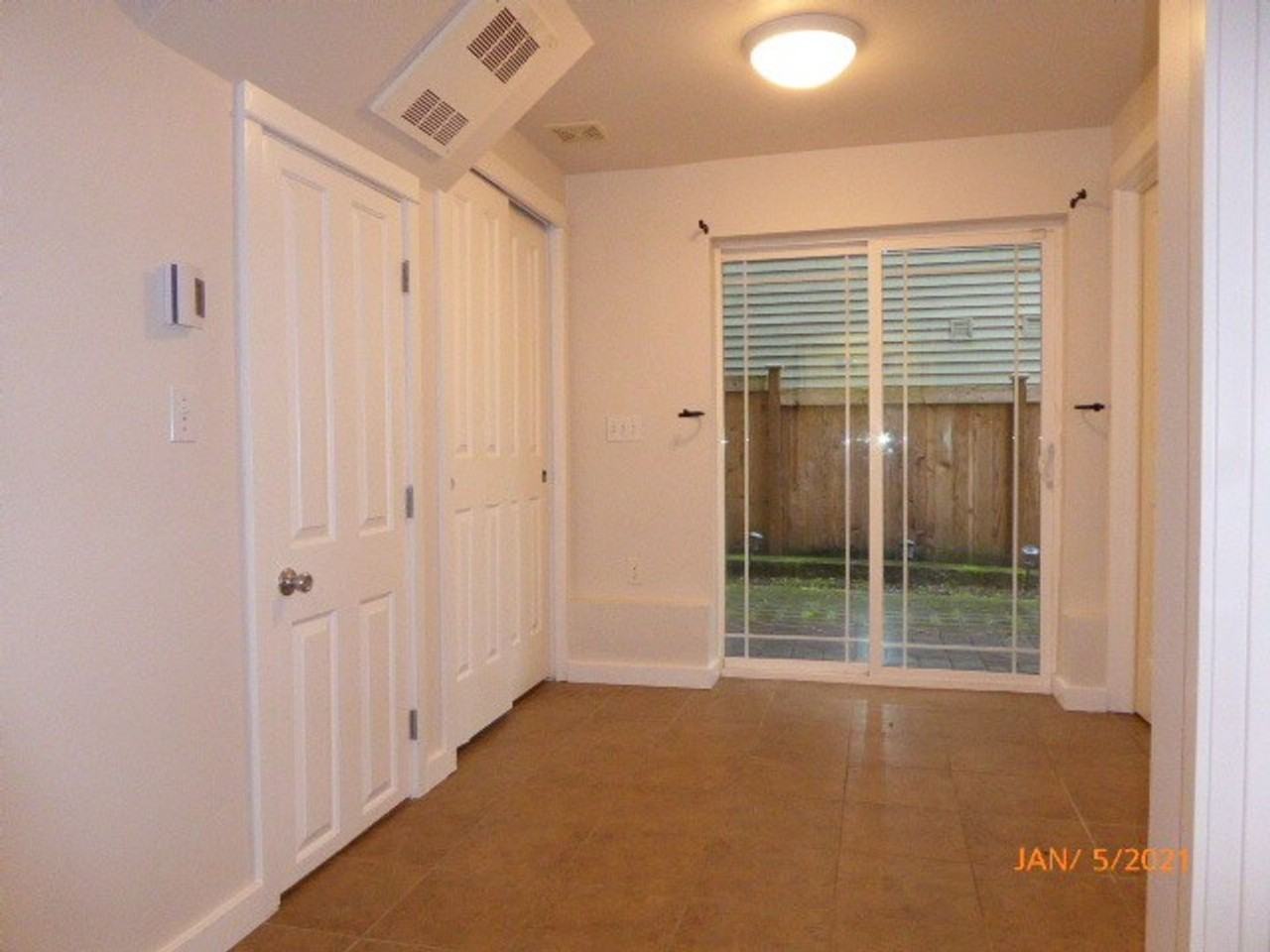 6415 9th Ave Ne #D - Photo 4 of 20