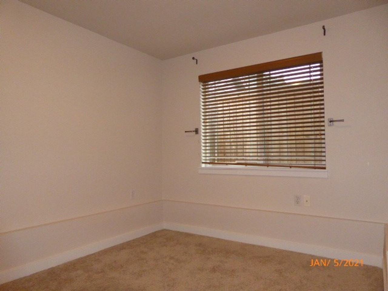 6415 9th Ave Ne #D - Photo 5 of 20