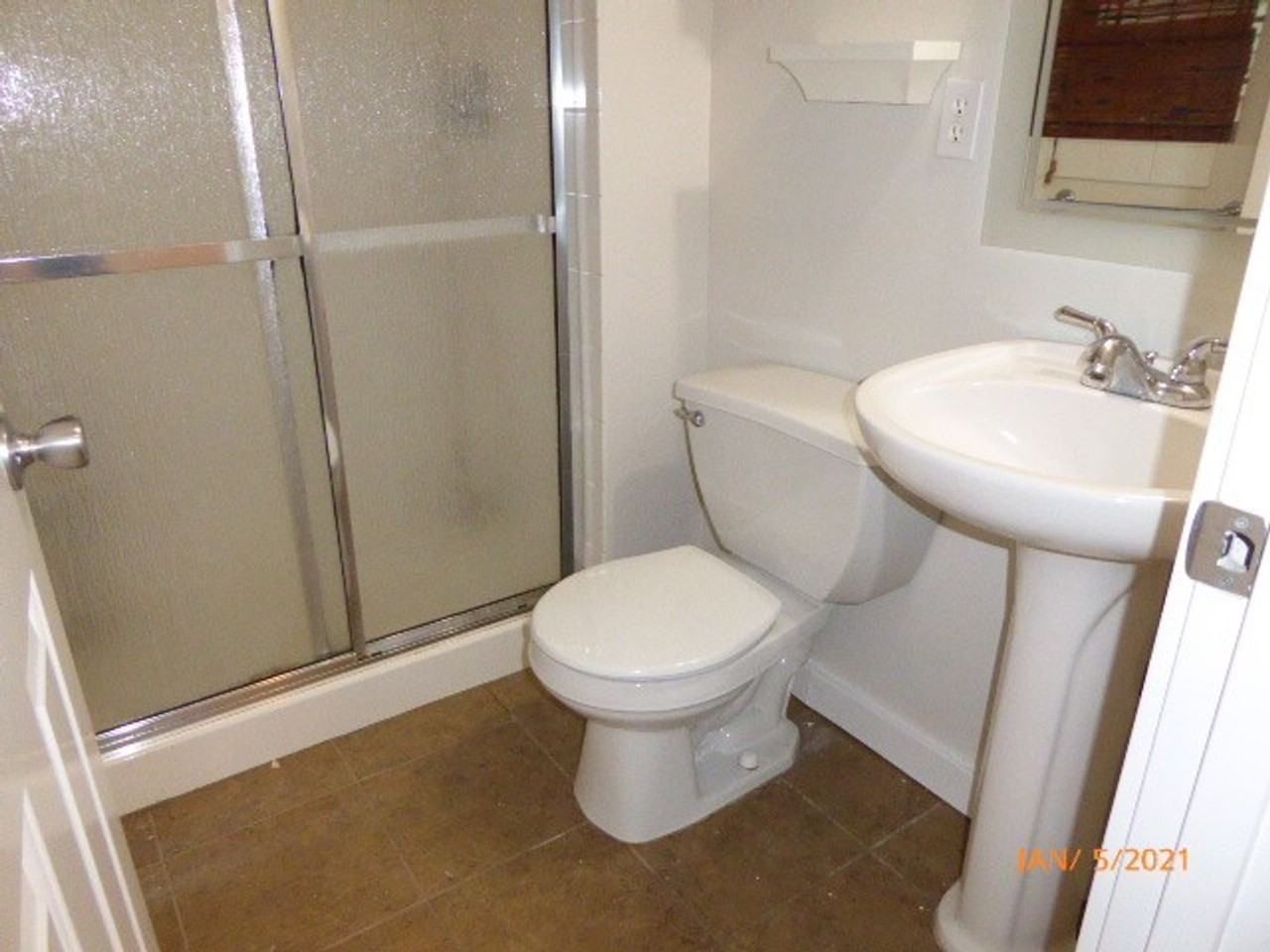 6415 9th Ave Ne #D - Photo 7 of 20