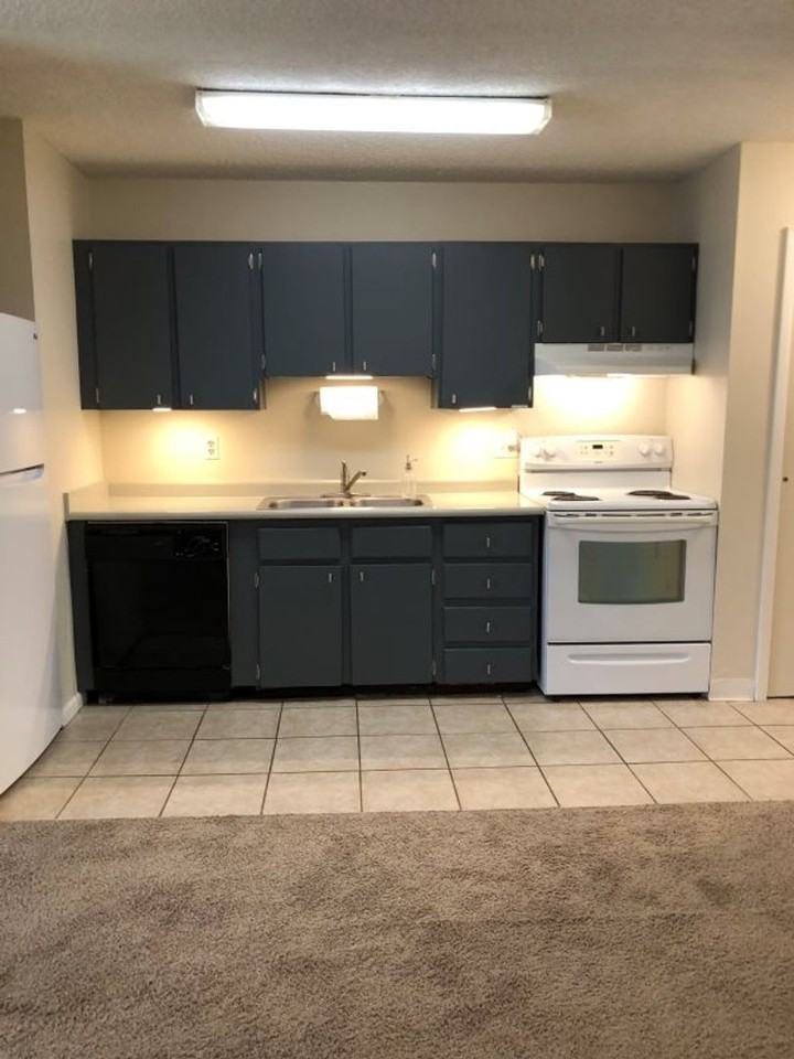 5504 S Huron St #4 - Photo 3 of 19