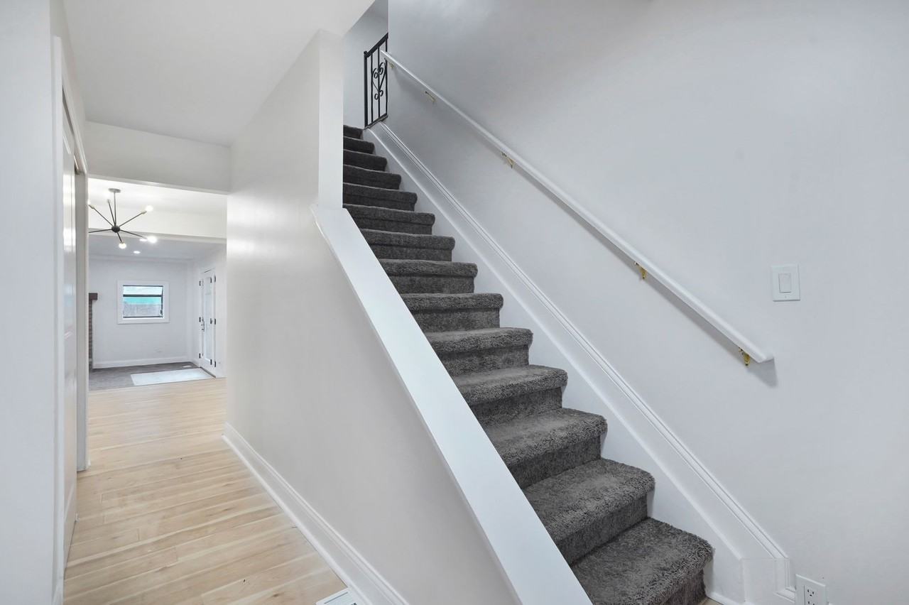 20609 Somerset Ct - Photo 3 of 23