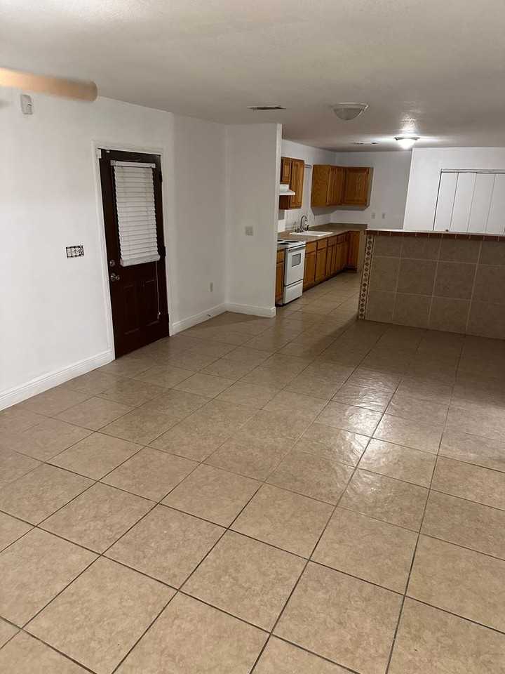 5725 Wilton Dr - Photo 2 of 18