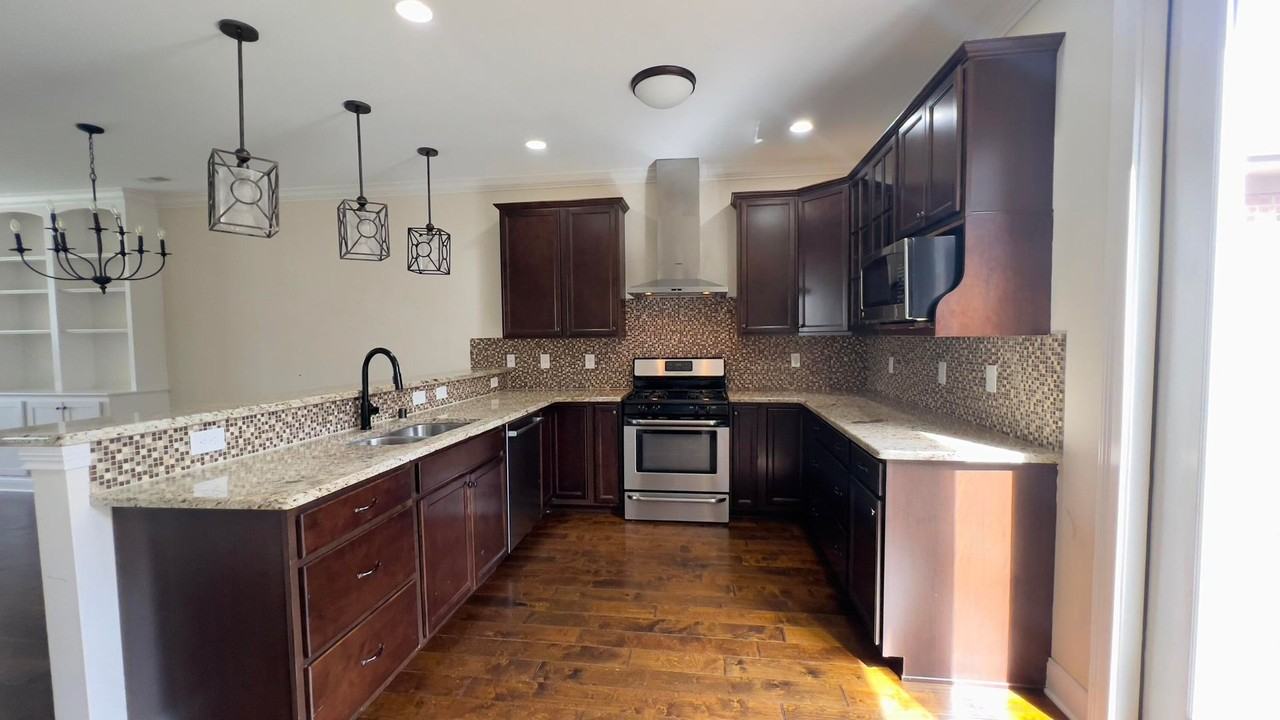 3328 Beacon St - Photo 7 of 28