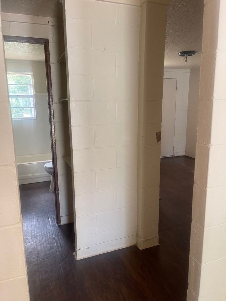 901 S Maple Street - Photo 2 of 8