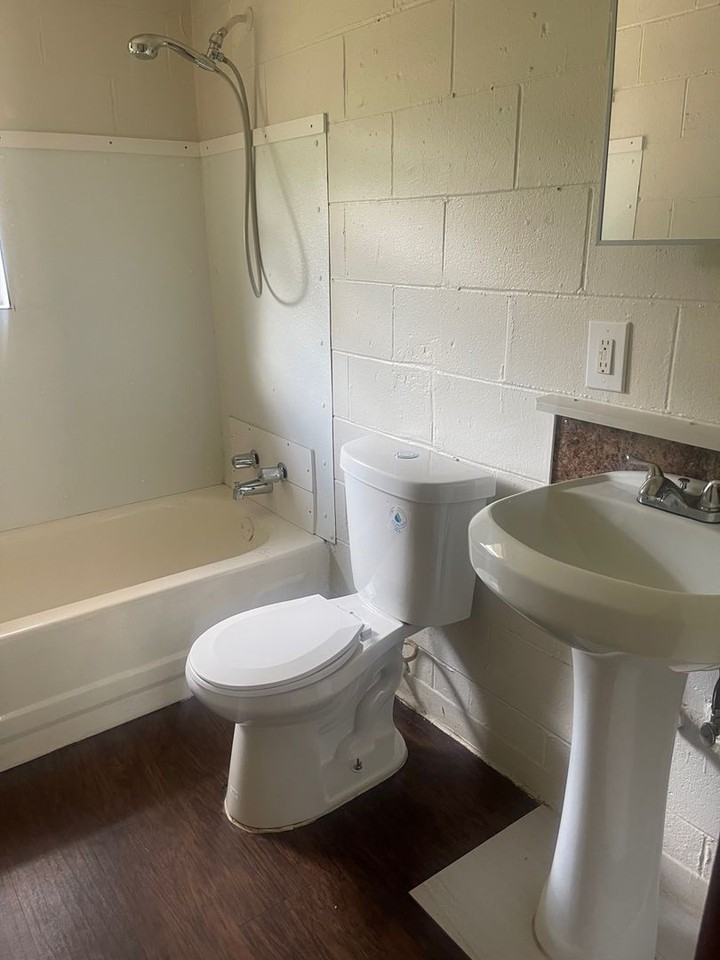 901 S Maple Street - Photo 3 of 8