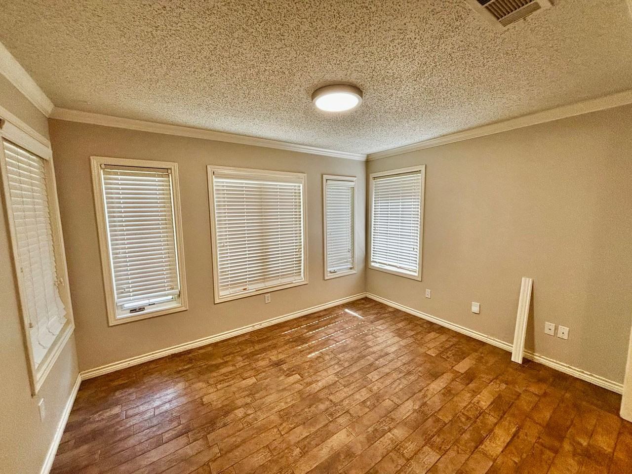 4208 64th St - Photo 6 of 31