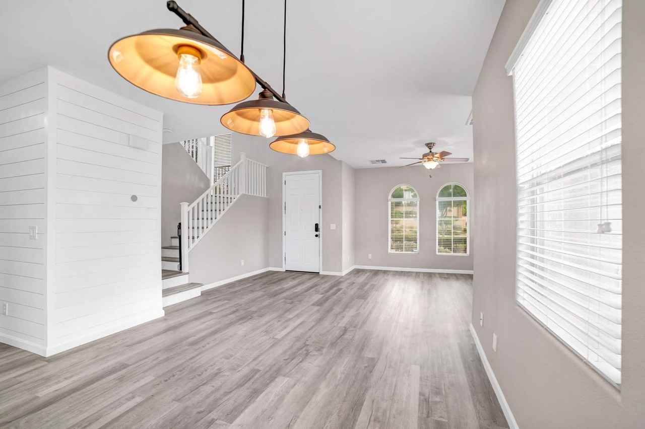 12028 Hathaway Pines Ln - Photo 3 of 23