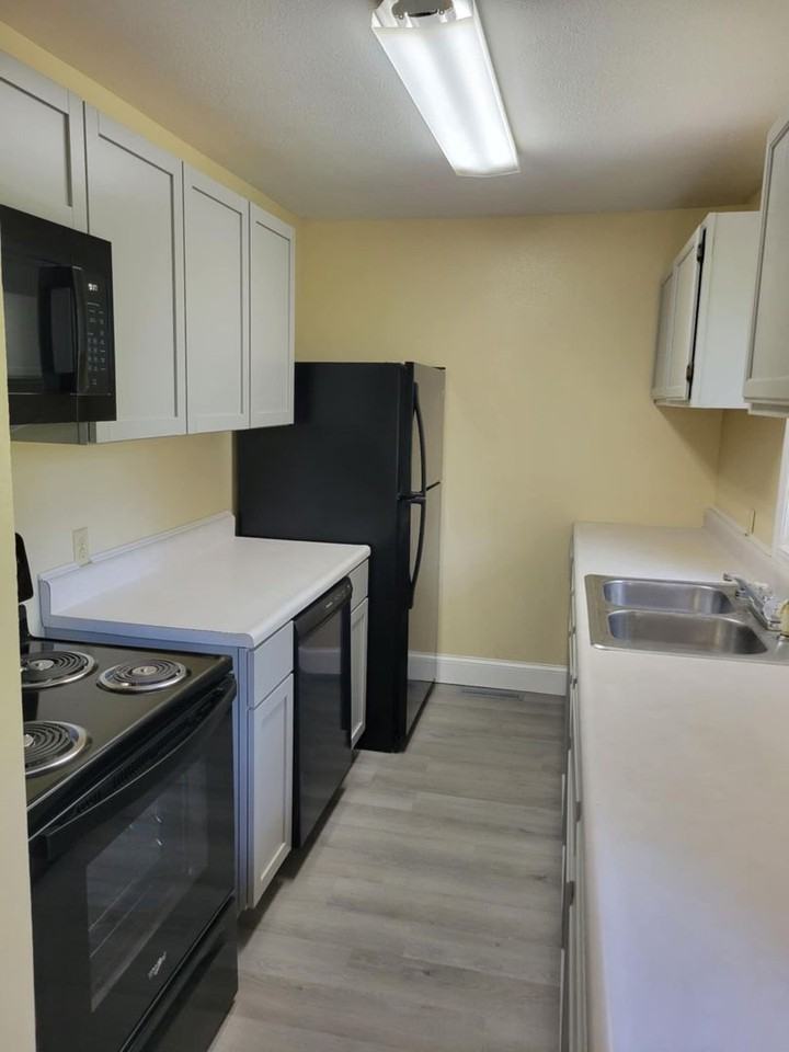 832 Mcginnis St - Photo 3 of 17