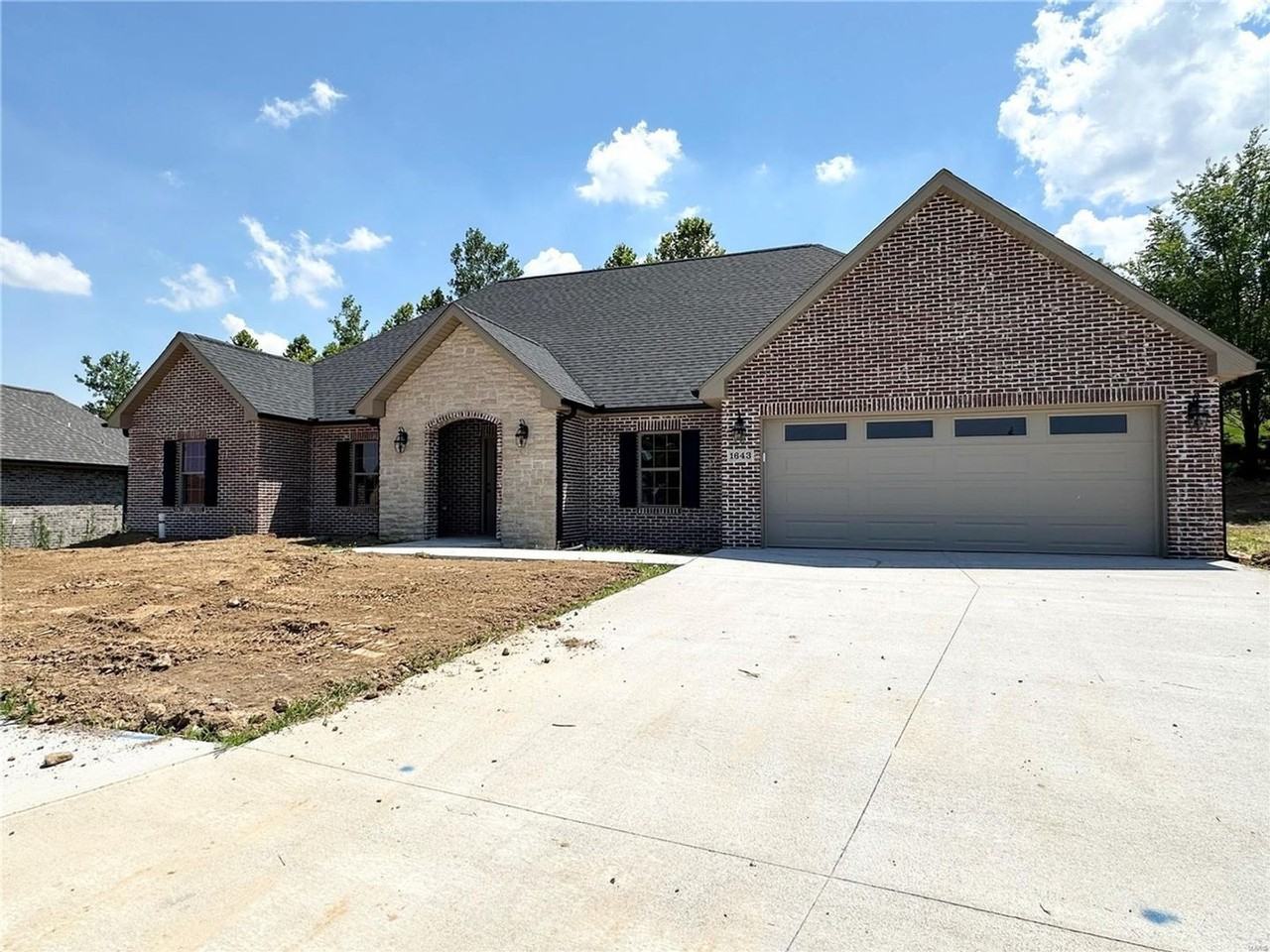 1643 Helmsdale Dr - Photo 2 of 21