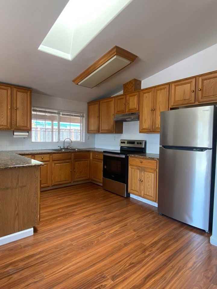 27600 Orlando Ave - Photo 2 of 11