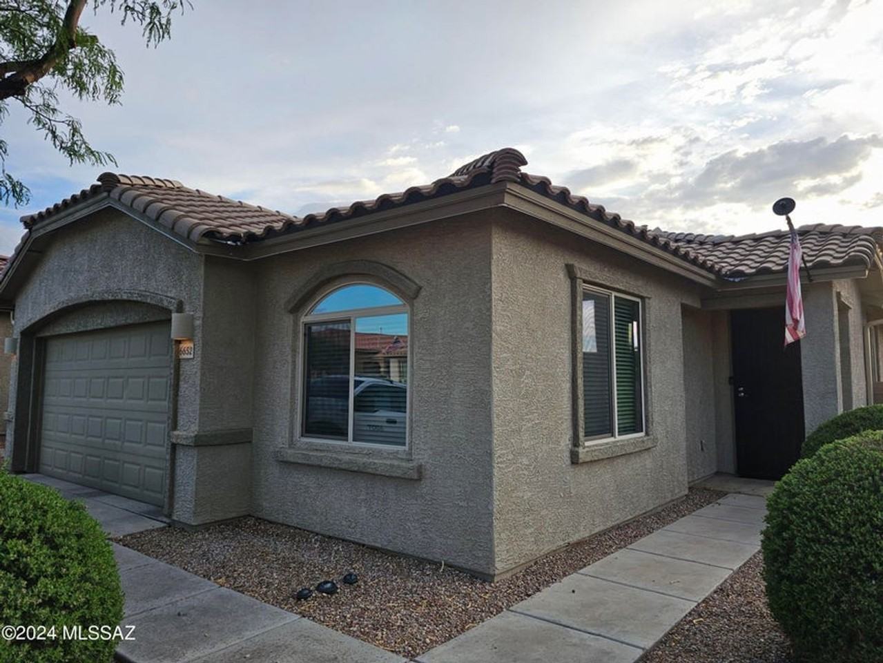 6652 W Fishermans Dr - Photo 3 of 39