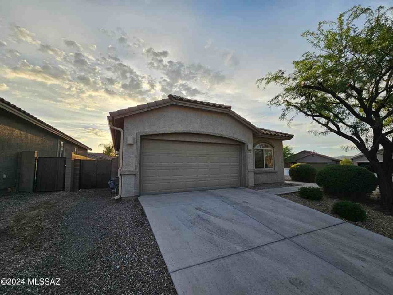 6652 W Fishermans Dr - Photo 4 of 39