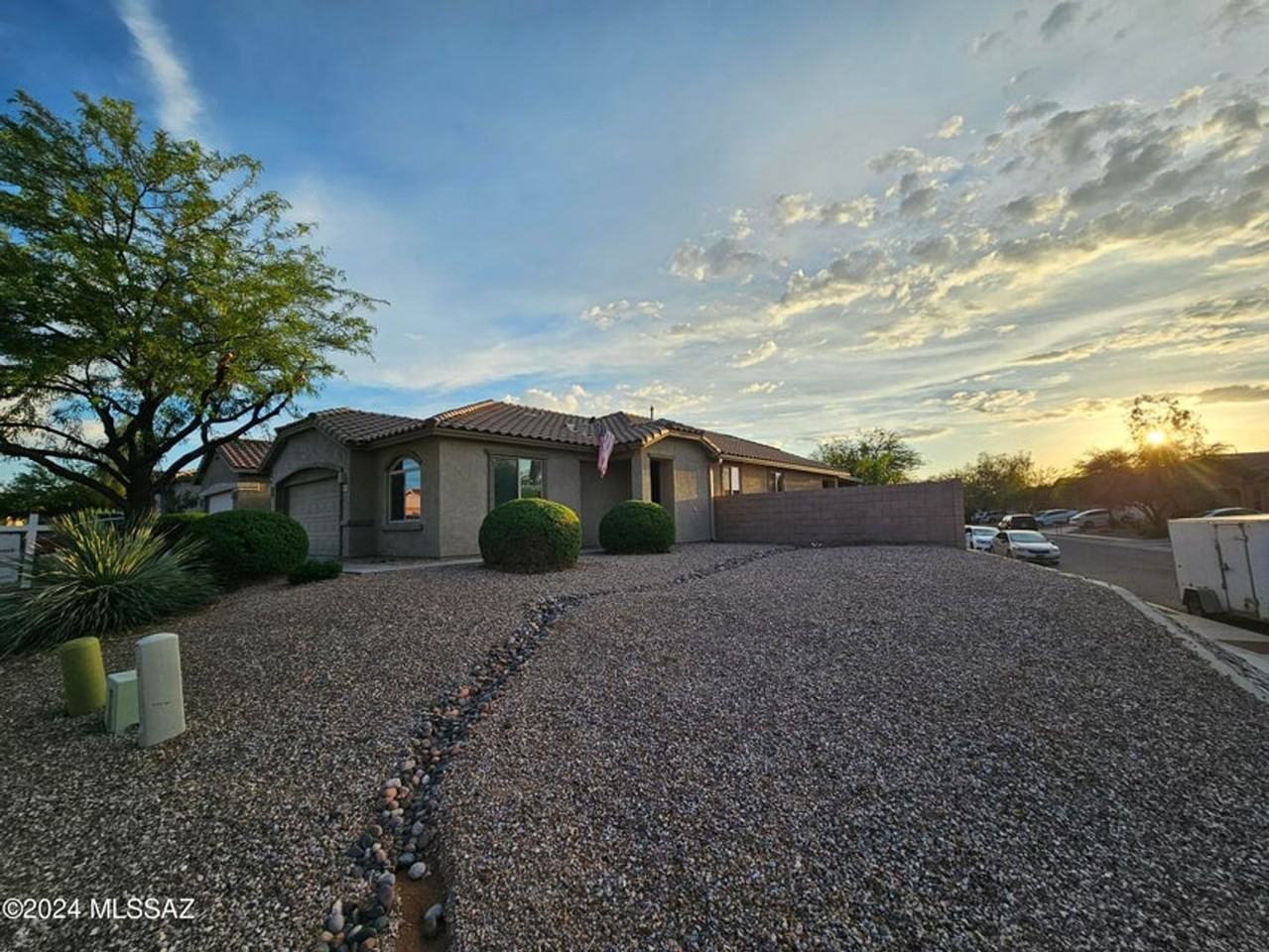 6652 W Fishermans Dr - Photo 5 of 39