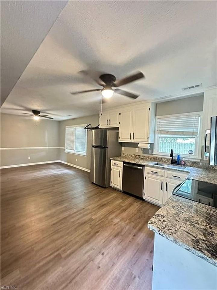 16 Wreck Shoal Dr - Photo 3 of 18