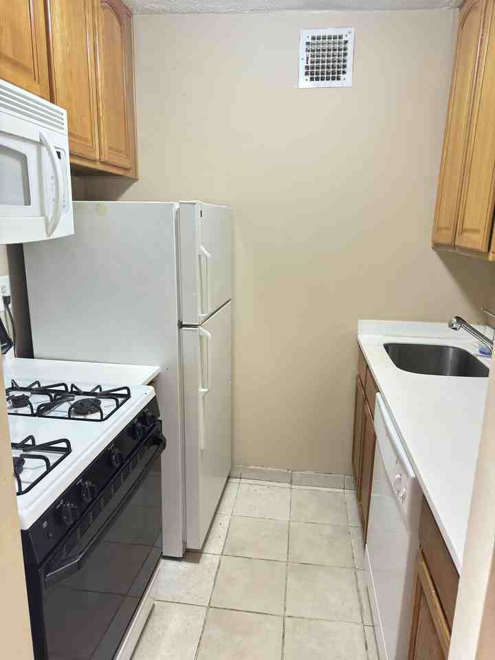 83-33 118th Street #4C - Photo 5 of 10