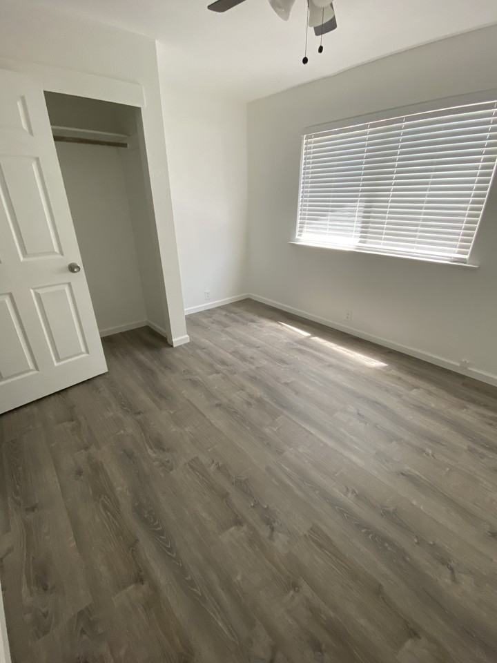 636 Reeds Ave Apt B #NA - Photo 3 of 10