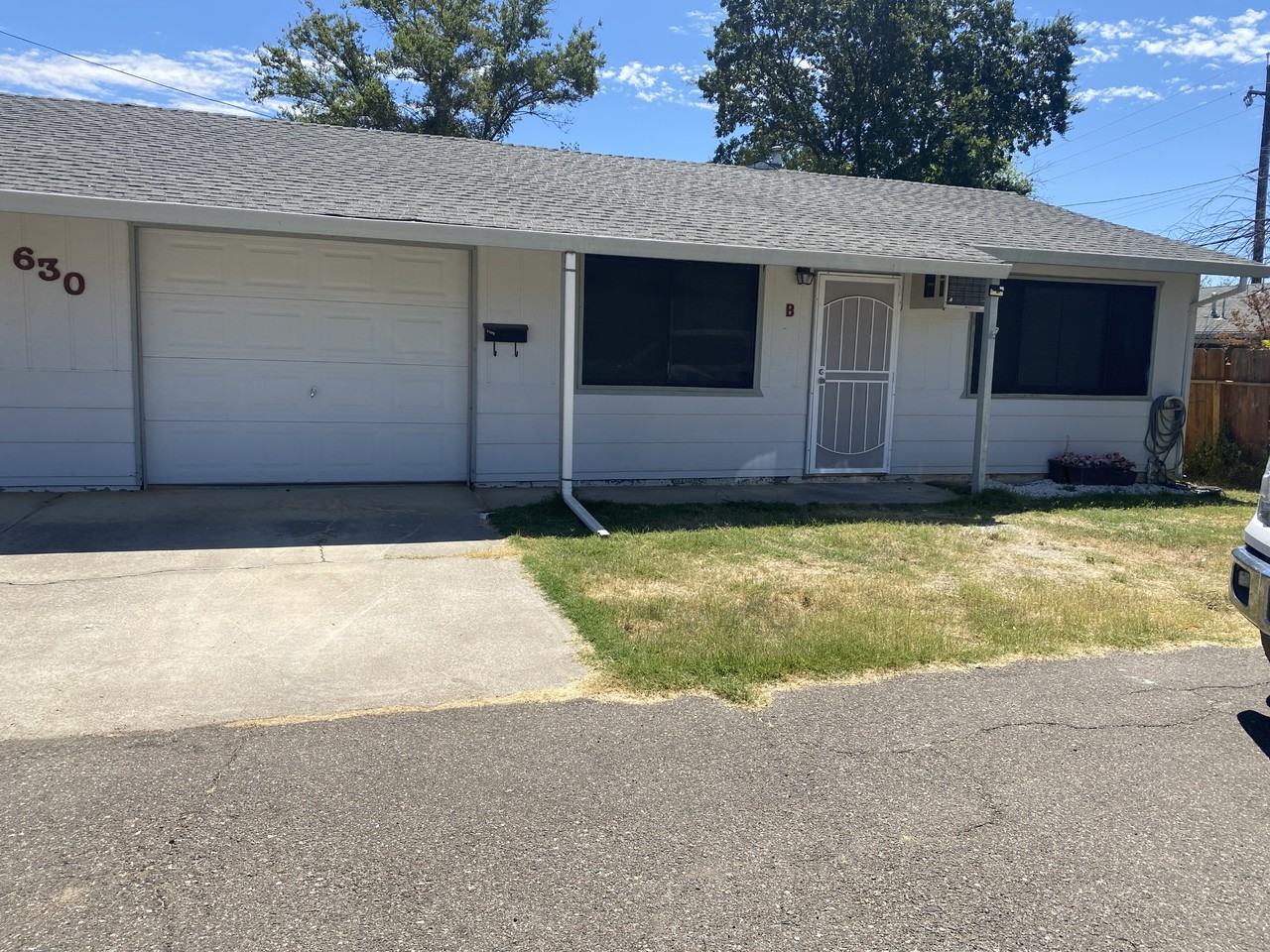 636 Reeds Ave Apt B #NA - Photo 2 of 10