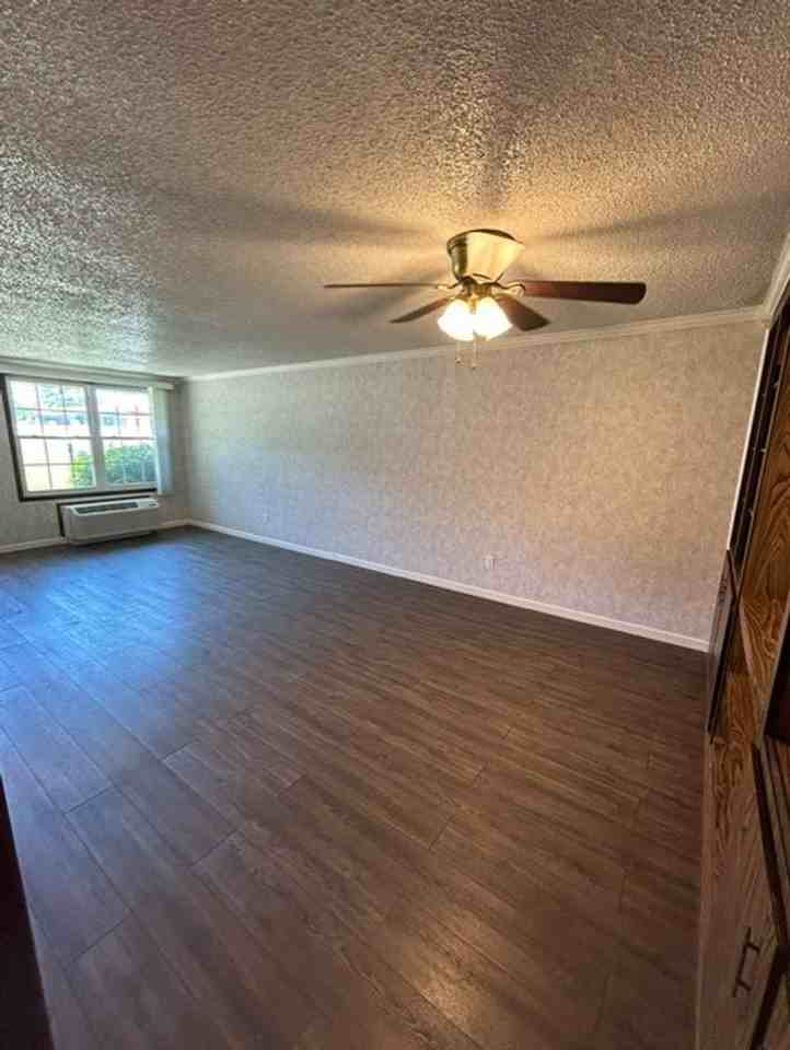 Single Story Living At It's Best!! - Photo 7 of 17