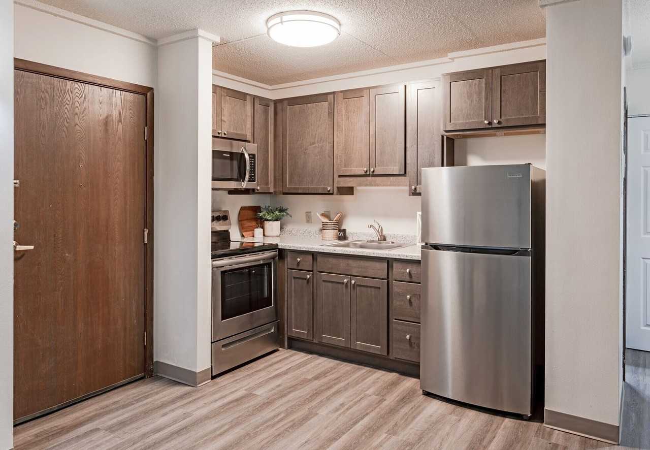 Portland Manor - Photo 6 of 15