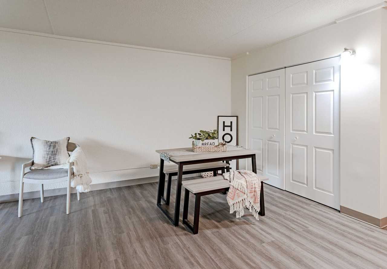 Portland Manor - Photo 7 of 15