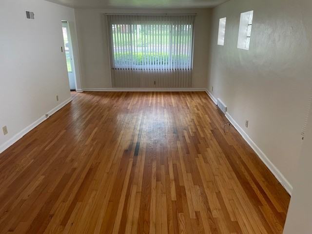 7560 Ahern Avenue - Photo 5 of 11