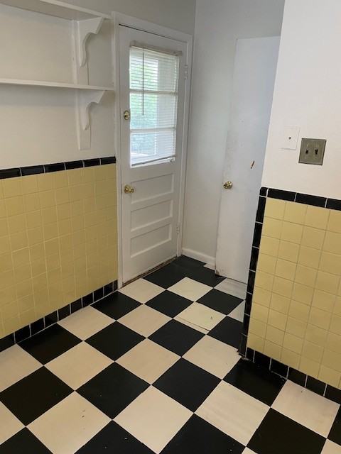 7560 Ahern Avenue - Photo 3 of 11