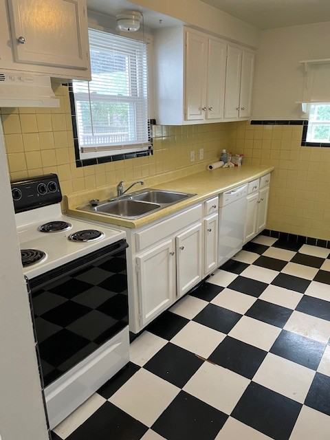 7560 Ahern Avenue - Photo 2 of 11