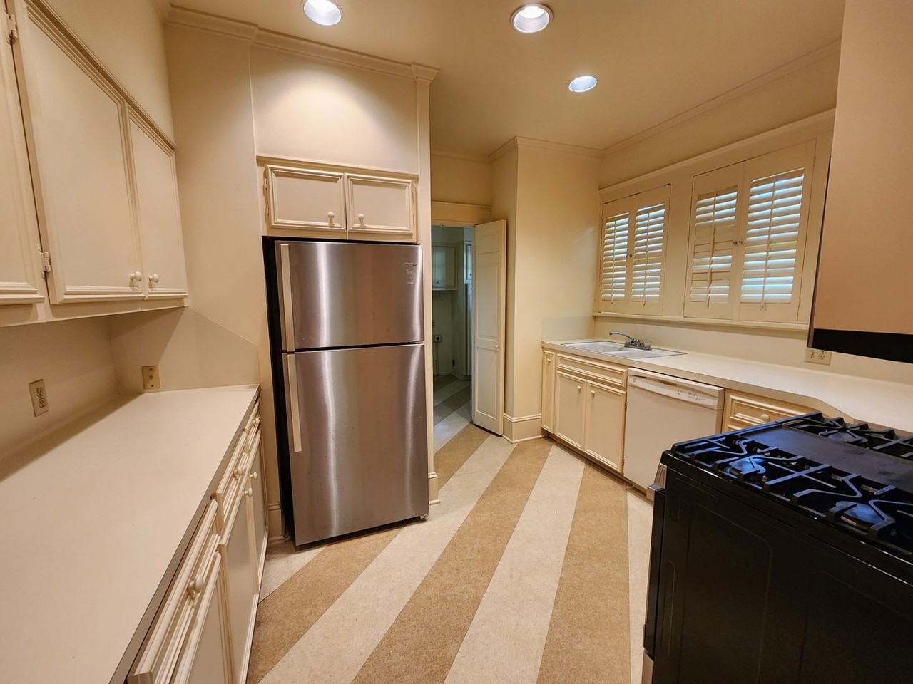 845 Dudley Dr - Photo 5 of 18