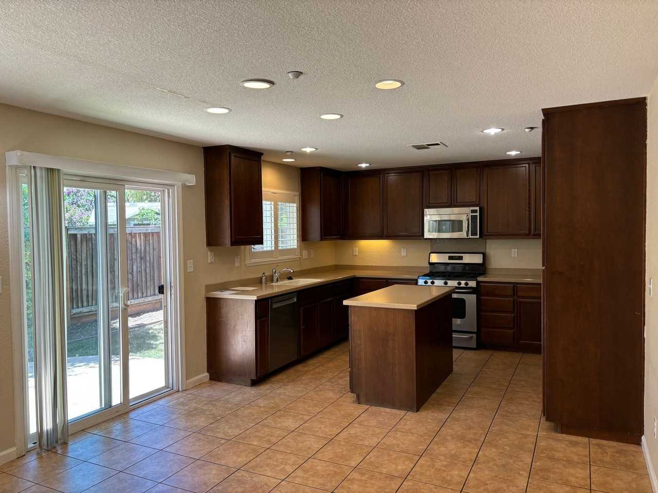 2569 Handel Way - Photo 2 of 12