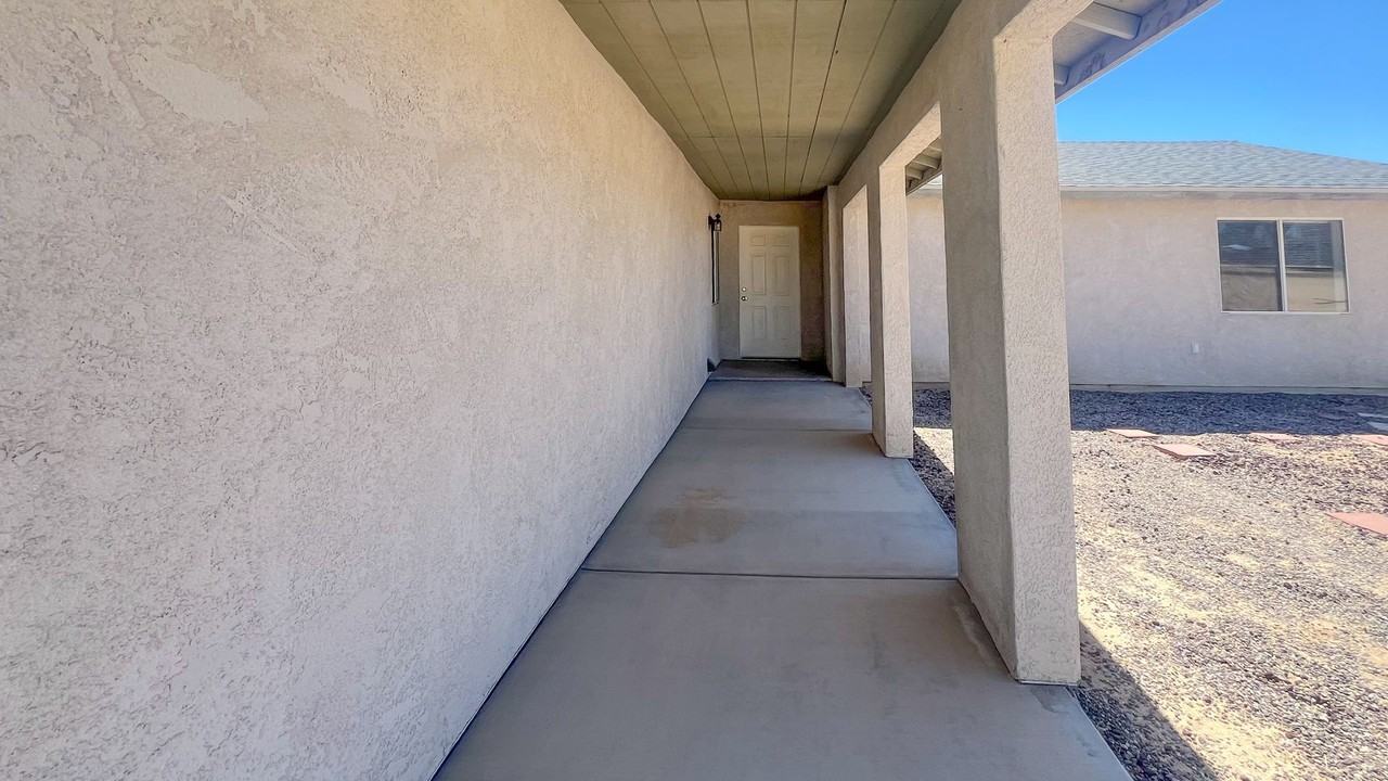 5563 Morongo Rd - Photo 3 of 23