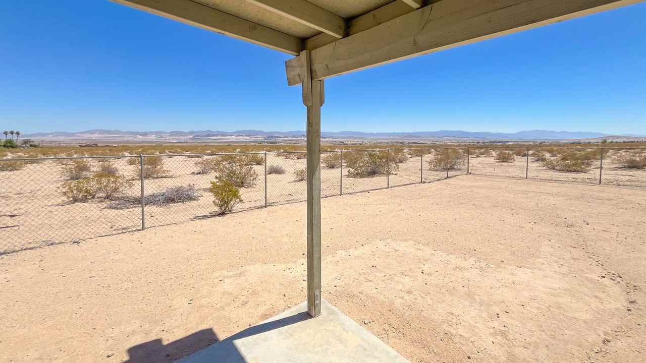 5563 Morongo Rd - Photo 7 of 9