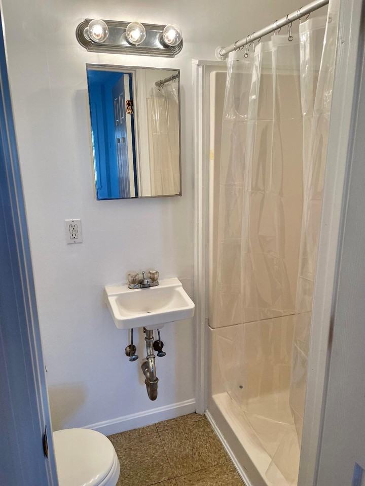 1061 Beacon St #8 - Photo 4 of 4