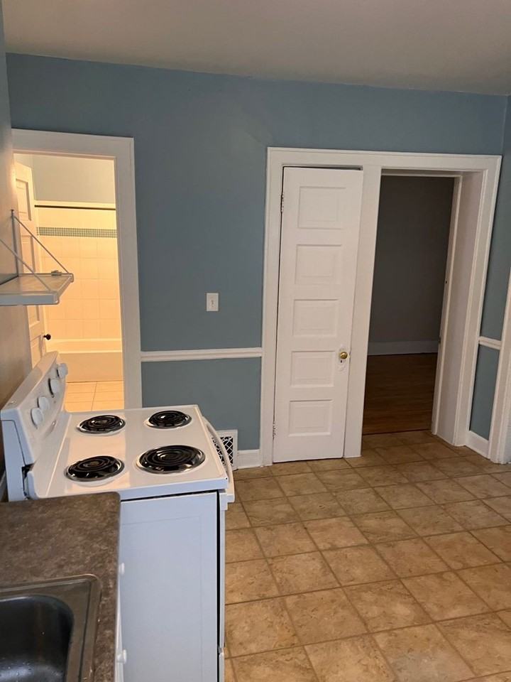 2214 N Holton St Uppr - Photo 4 of 39