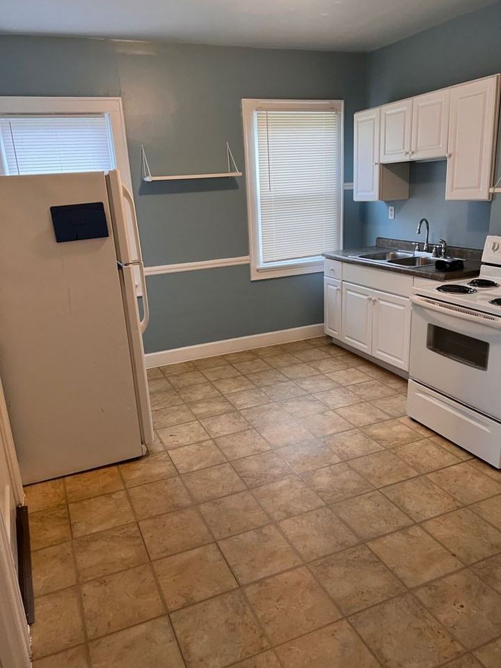 2214 N Holton St Uppr - Photo 5 of 39