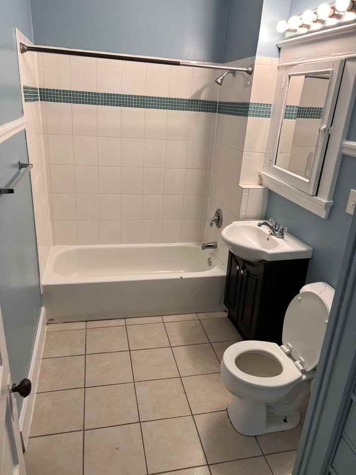 2214 N Holton St Uppr - Photo 7 of 39