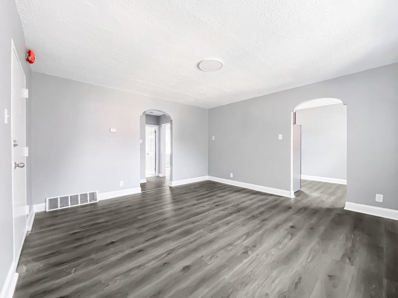 Willow Court Apartments - Photo 7 of 12