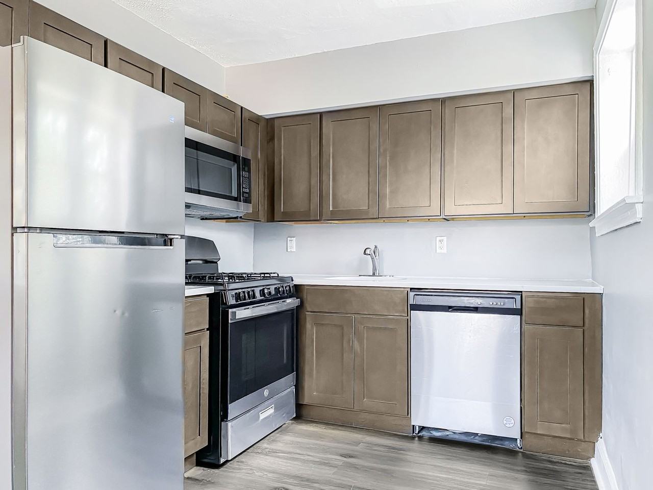Willow Court Apartments - Photo 3 of 7