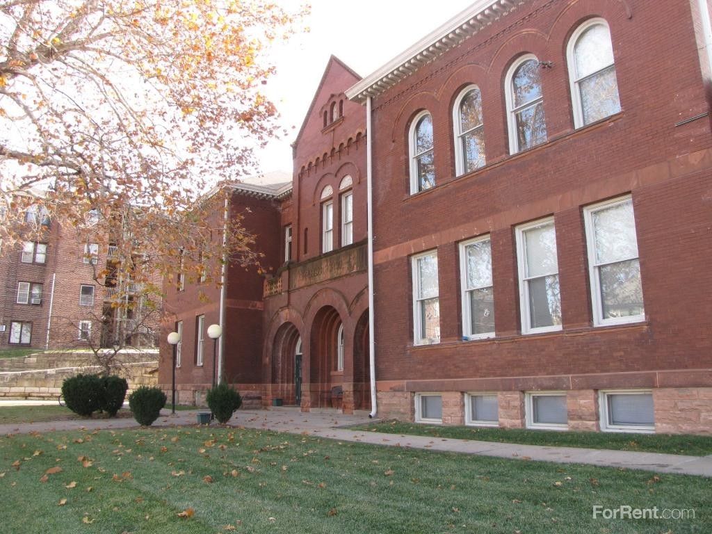Columbian School Apartments - Photo 3 of 19