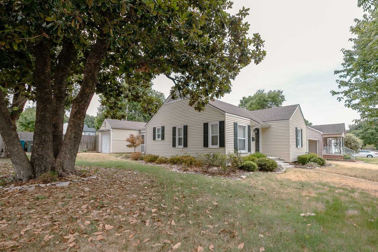 1403 S Quebec Ave - Photo 3 of 35