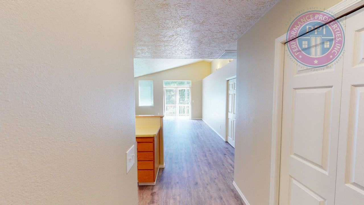 19086 Wallingford Ave - Photo 2 of 21