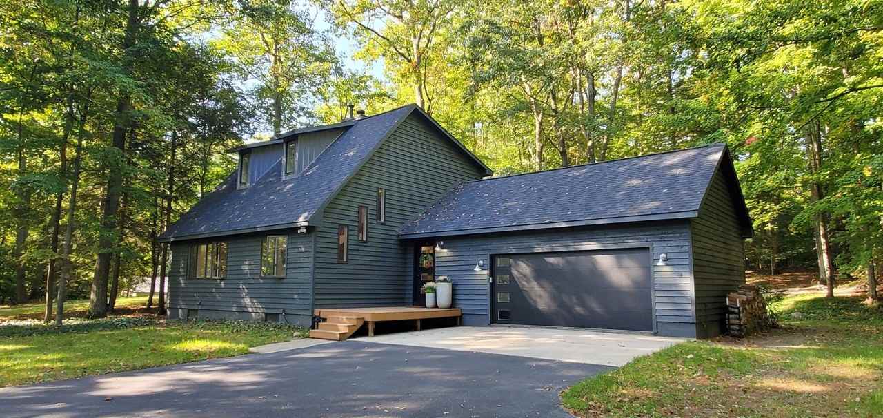 1547 1547 W Long Lake Rd  - Inkwell Cottage - Photo 2 of 36