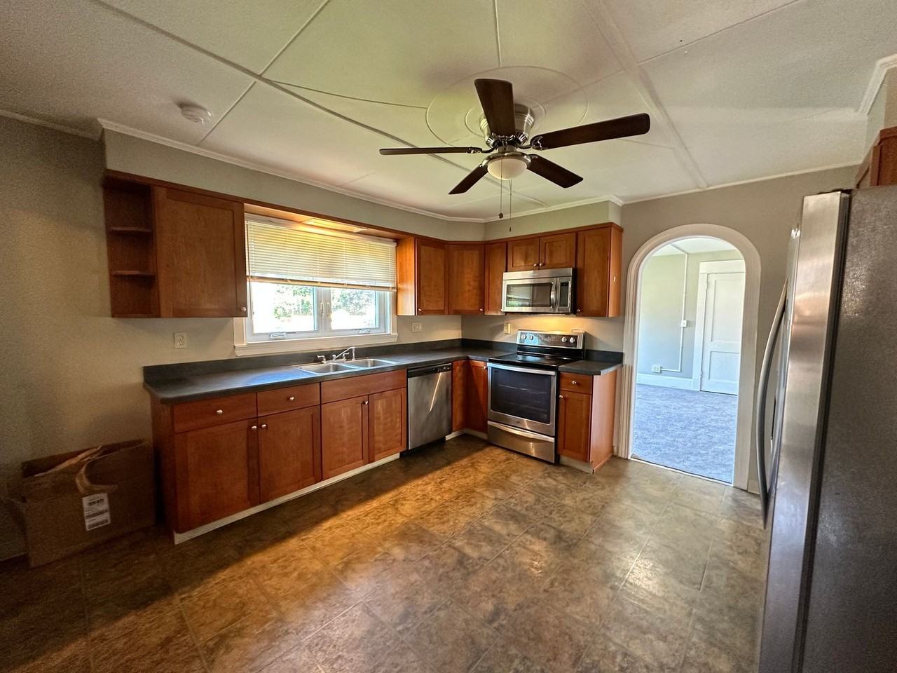 159 Meadow St - Photo 2 of 12