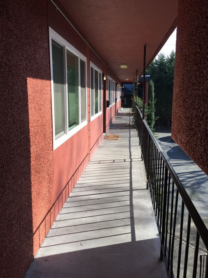 2145 Ne Halsey St - Photo 2 of 29