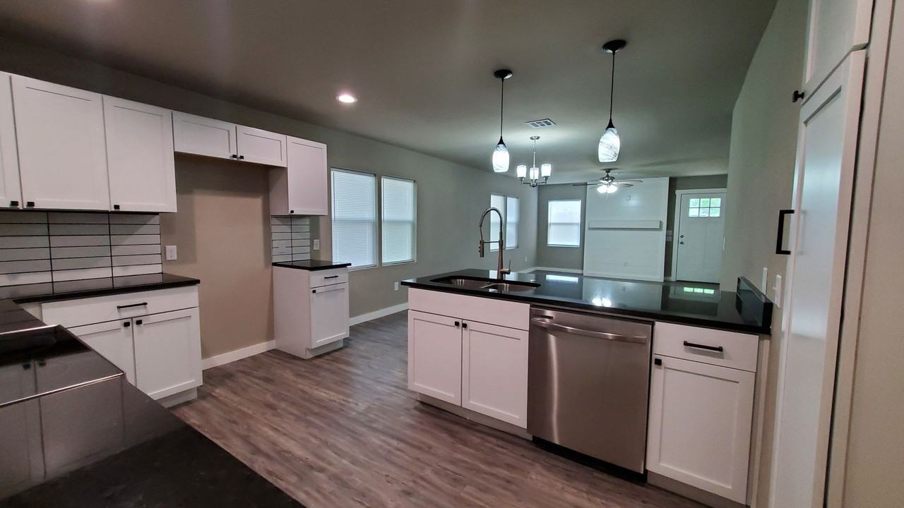 524 Dakota St - Photo 5 of 16