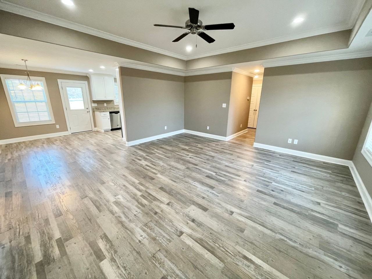 29412 Maddox St - Photo 2 of 9