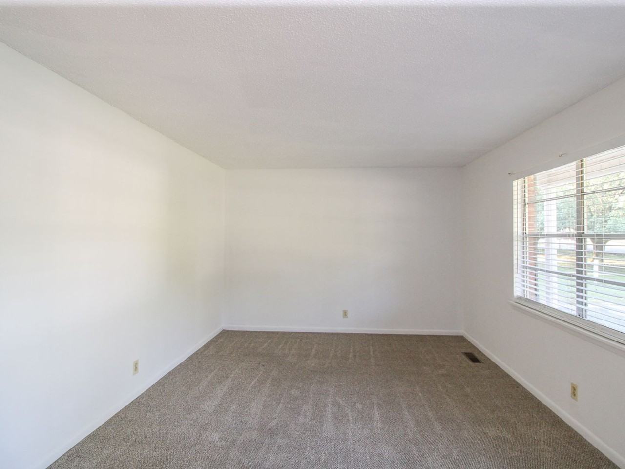 29402 8th Avenue East - Photo 3 of 22