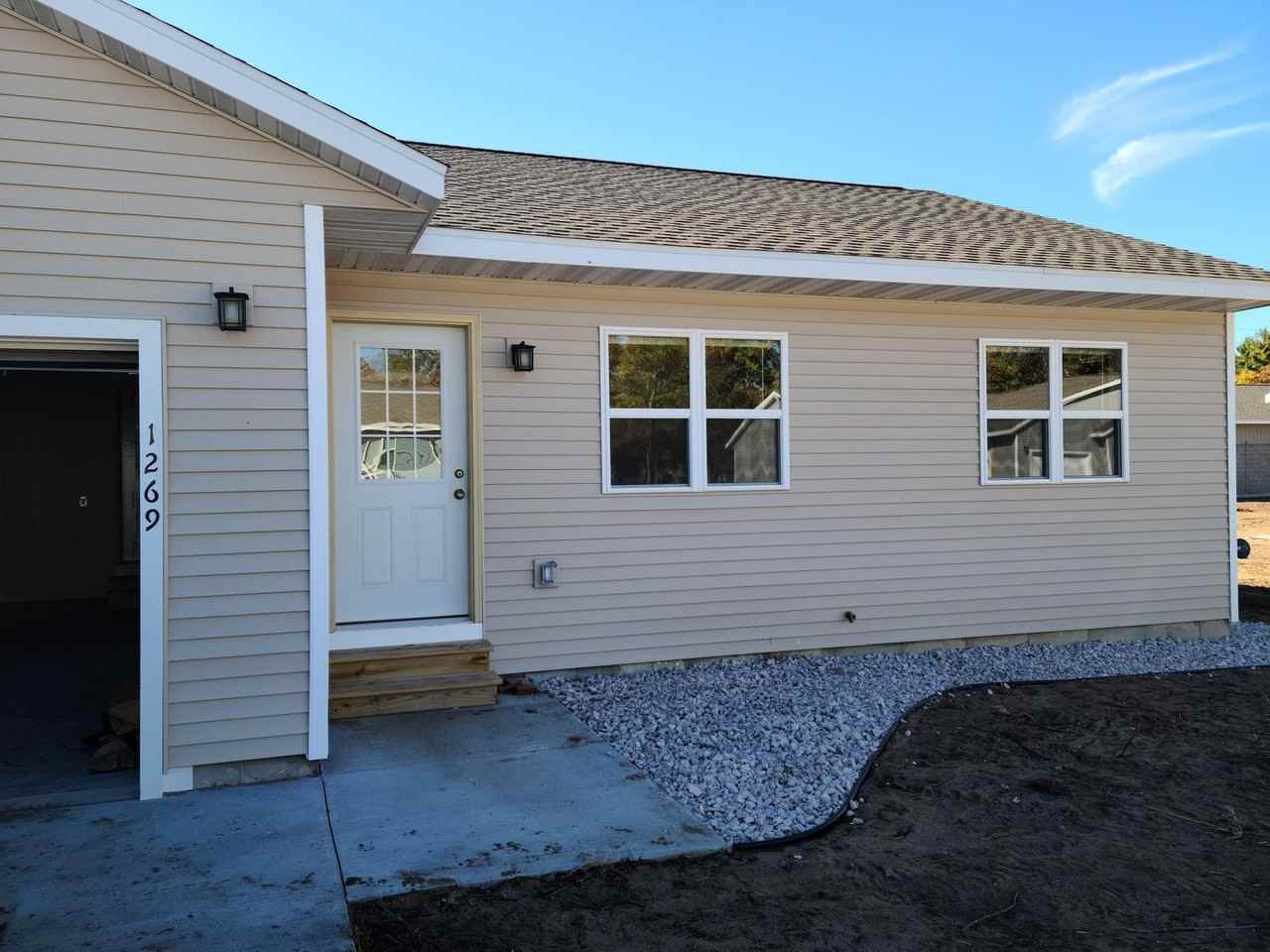 1269 Evergreen Ave - Photo 3 of 11