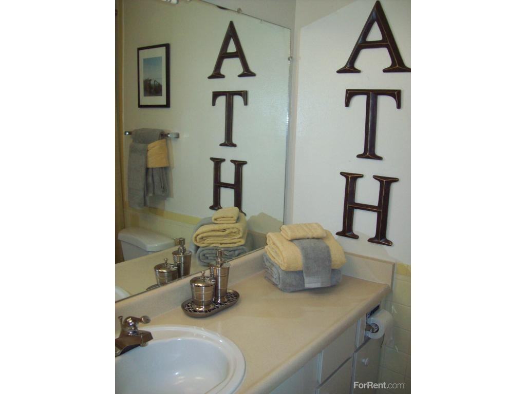 San Pedro Village Apts - Photo 2 of 19