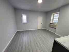 featured image of 417 W Queen Ln