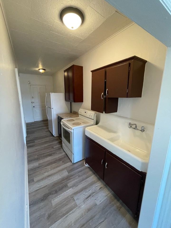 131 N Newberry St - Photo 3 of 6